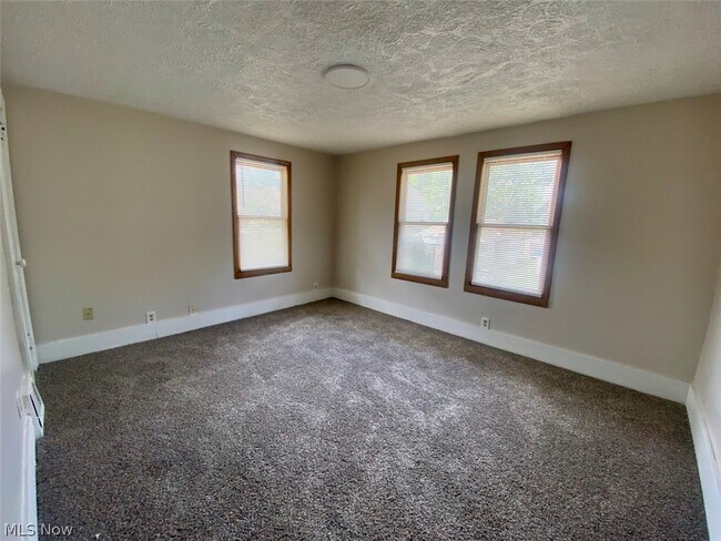 Building Photo - 93 Jewett St