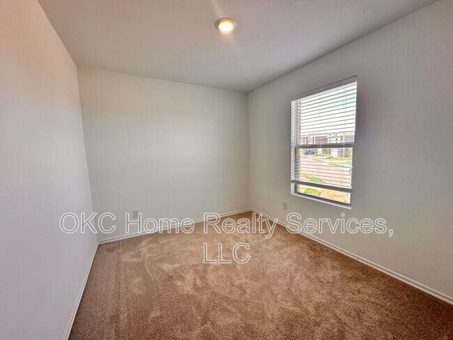 Building Photo - 3220 NW 147th Ter