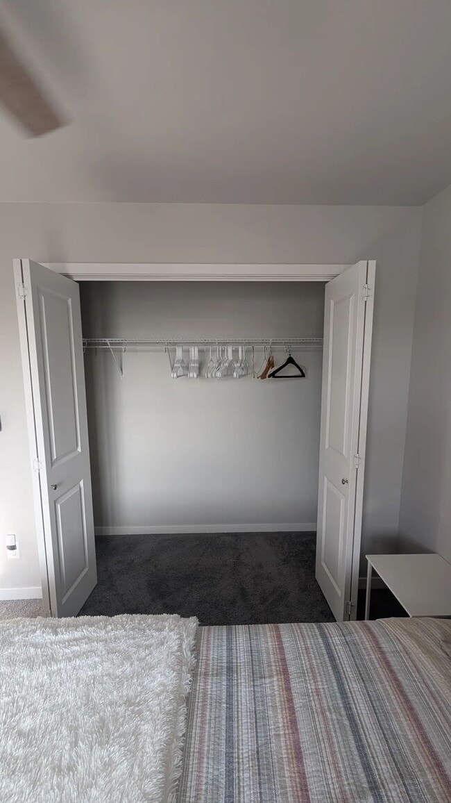 Building Photo - Furnished Queen Room with Closet & Private Bath