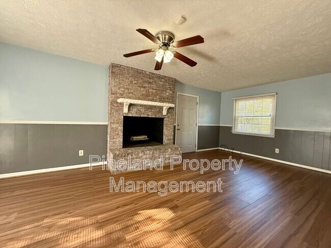 Building Photo - 1521 Paisley Ave