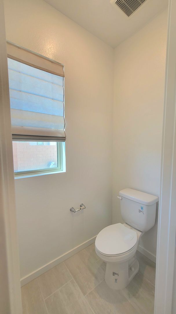 Building Photo - 5447 Splendido Ave