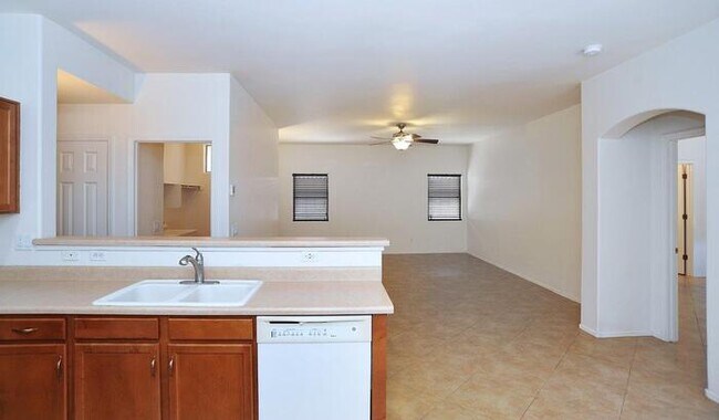 Building Photo - Priced right in Dove Mountain. Fresh & cle...