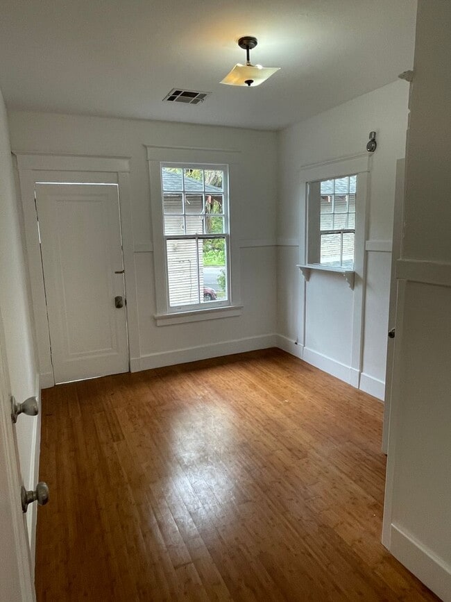 Building Photo - Huge 4BD/2.5BA with Sunroom and Backyard