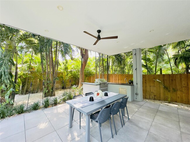 Building Photo - 2550 Overbrook St