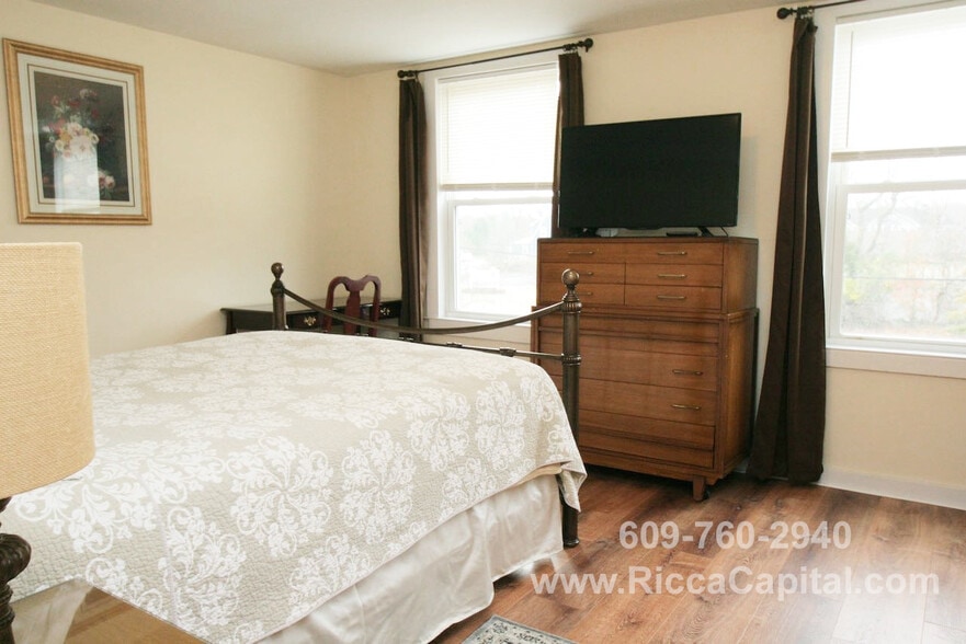 Building Photo - 215 S Atlantic Ave E