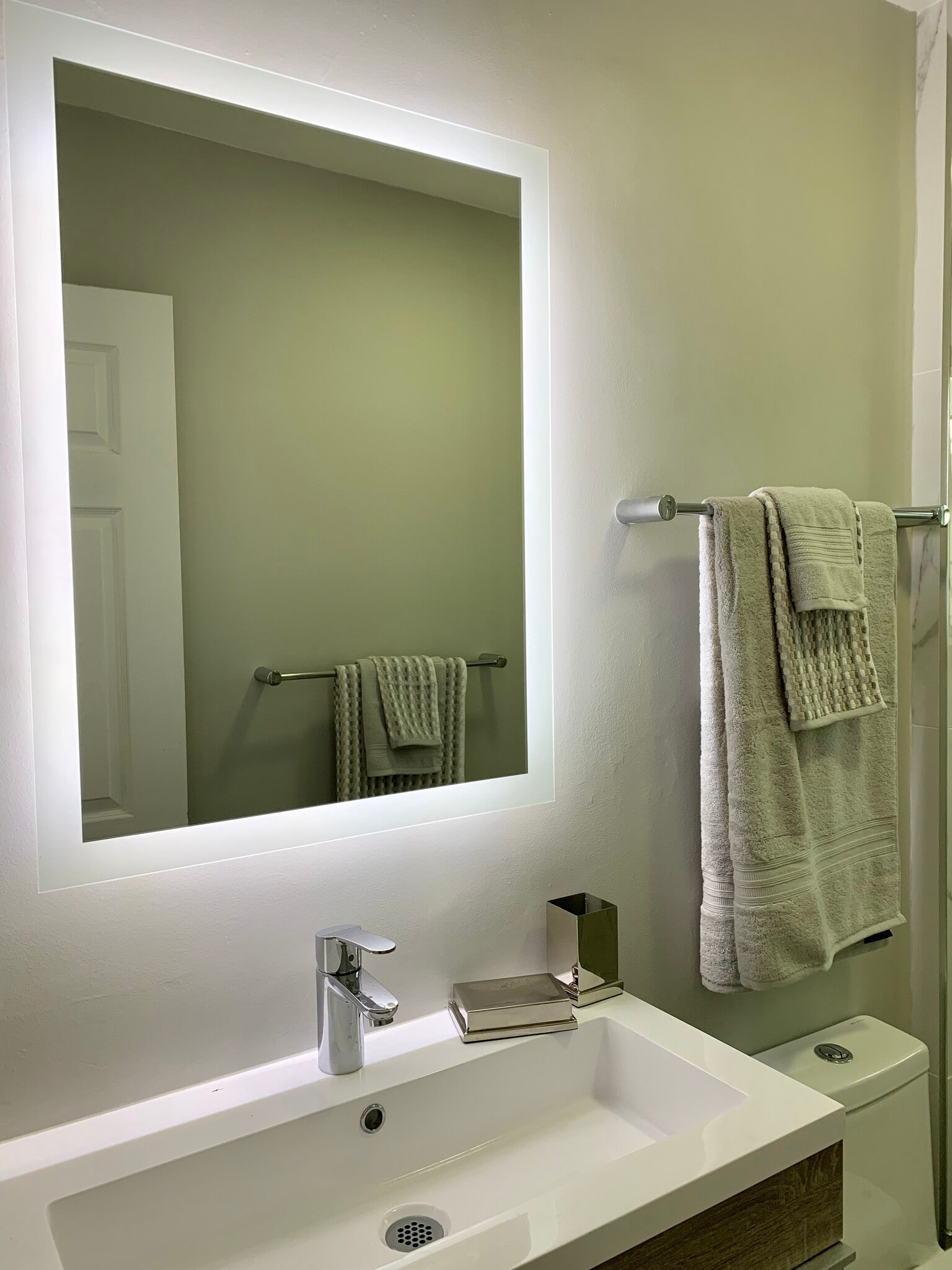Electric mirror with light - 2227 10th St NW