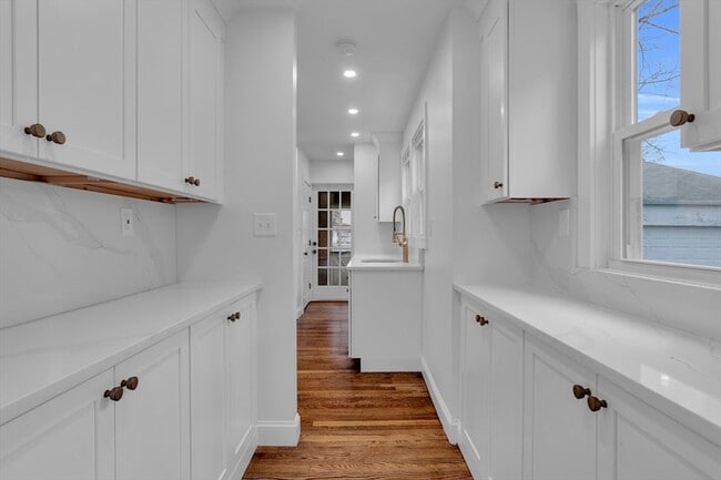 Building Photo - 116-118 White Street Unit 118