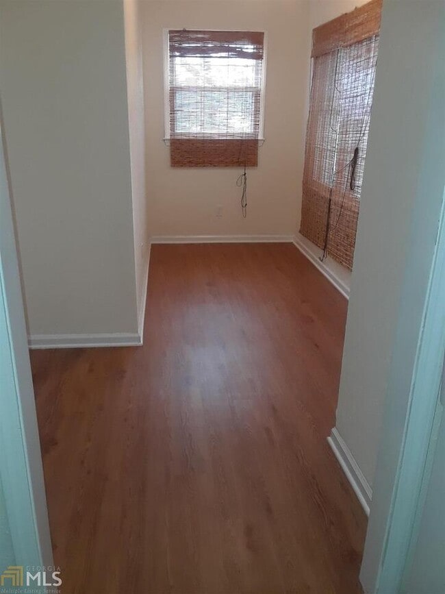 Building Photo - 995 Green St SE