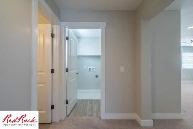 Building Photo - 4 Bedroom Spacious St. George Home with Large Backyard