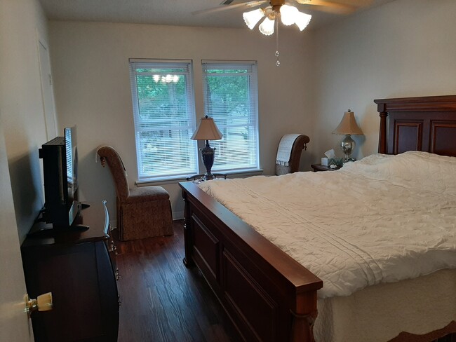 master bed room - 186 Cordero Ln