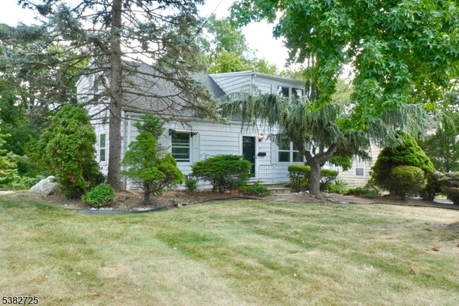 Building Photo - 25 Glenview Dr