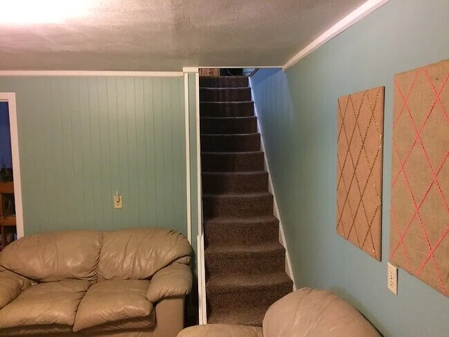 Building Photo - 122 9th St