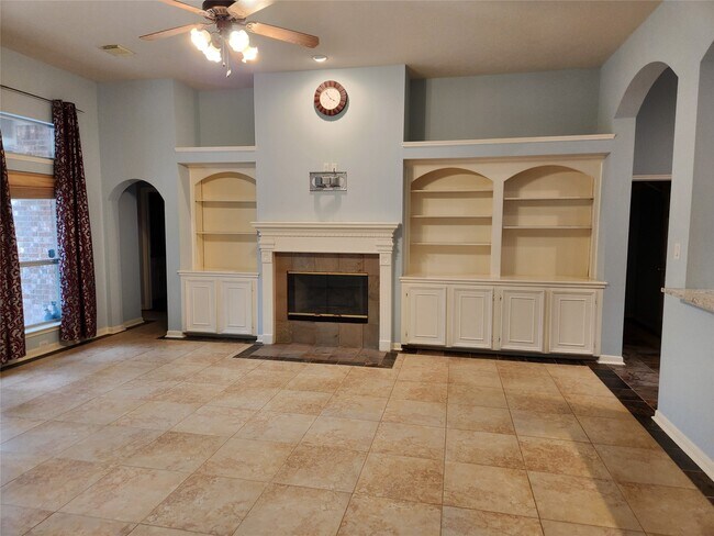 Building Photo - 23611 Desert Gold Dr