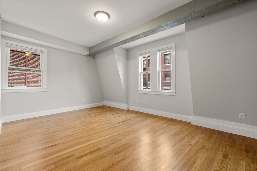 Primary Photo - 129 Sutherland Rd