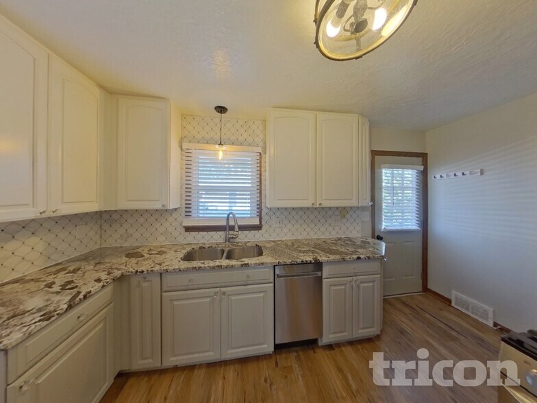 Building Photo - 16377 Duluth Ave SE