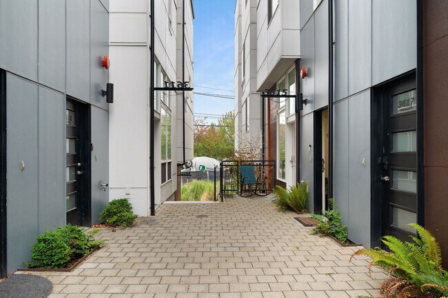 Building Photo - 3615 2nd Ave NW