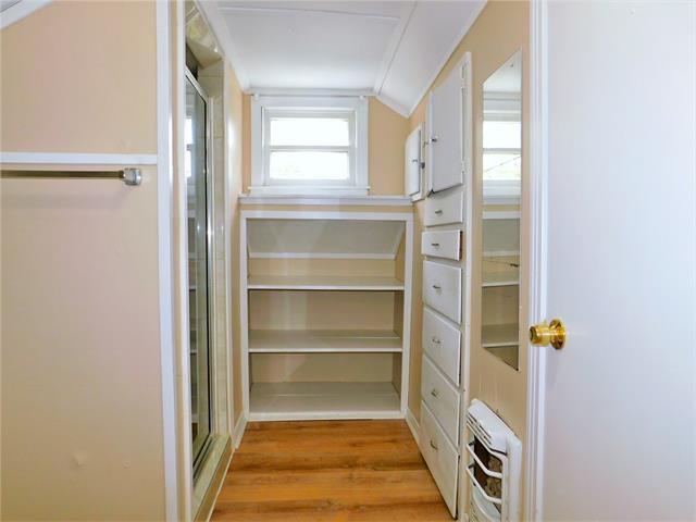 Building Photo - 216 Maple St