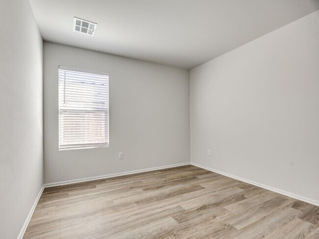 Building Photo - 10044 SW 40th St