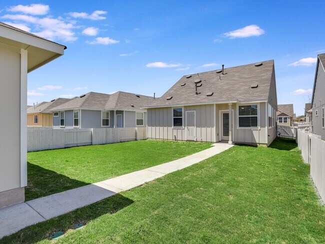 Building Photo - 3 BR/2 BA - 1437 SF in KYLE - Casseta Ranch!