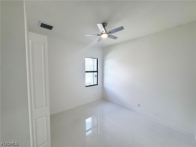 Building Photo - 4113 NW 34th Ln