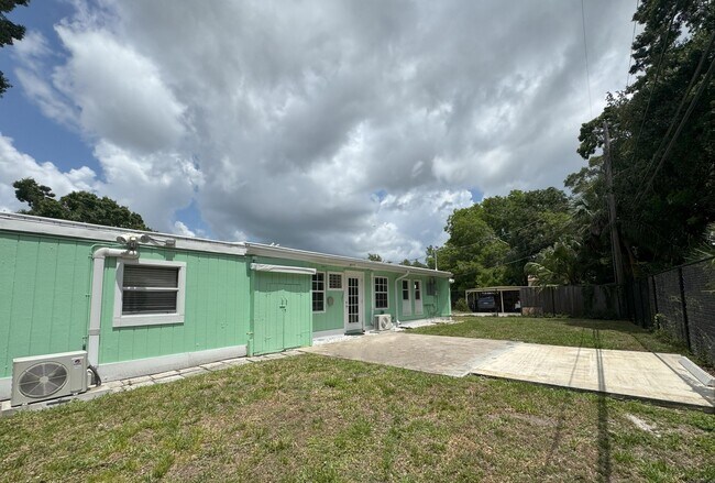 Building Photo - 2204 Ponce De Leon Cir
