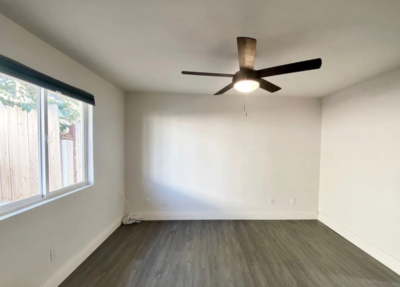 Building Photo - 224 W 8th Ave