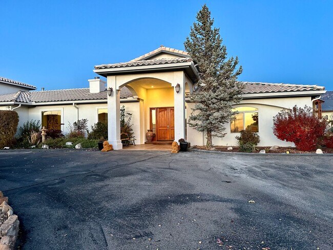 Building Photo - Move in Special Luxury 4 bedroom 4.5 bathr...