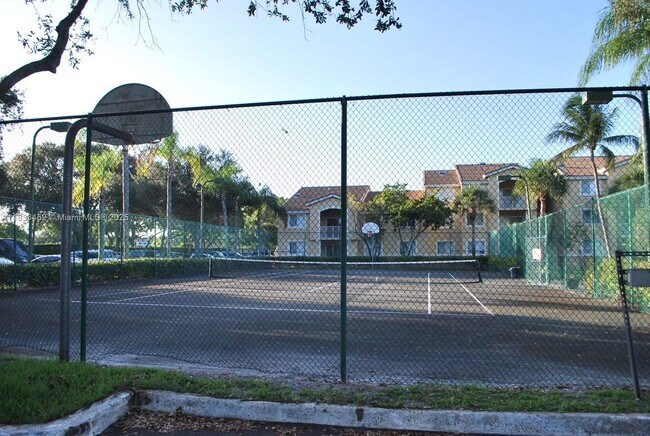Building Photo - 2640 S University Dr