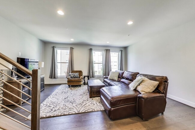 Building Photo - Stunning Contemporary Townhome - 4 Bedroom...