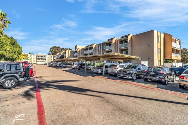 Building Photo - 3030 Suncrest Dr