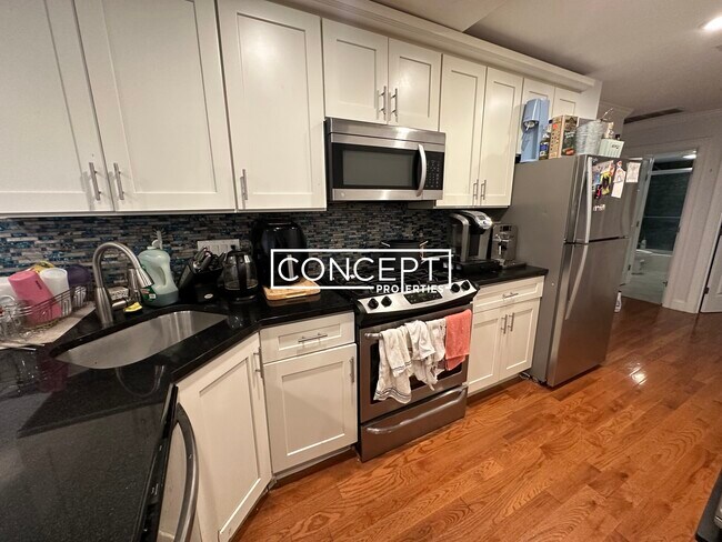 Building Photo - 108 Maverick St