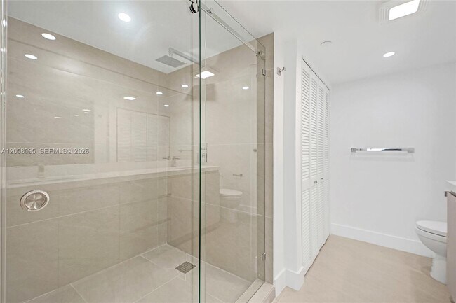 Building Photo - 251 Crandon Blvd