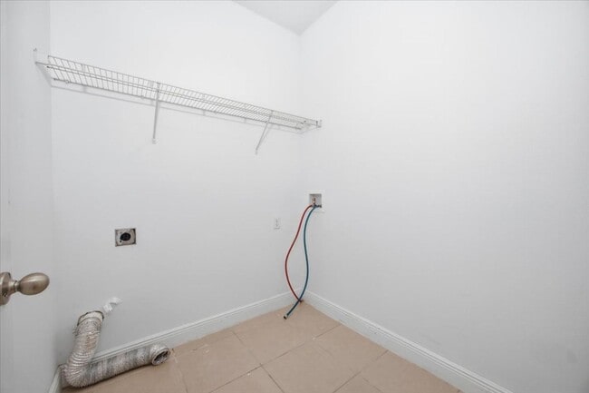 Building Photo - Stunning 4-Bedroom, 2-Bath Home in Poinciana with Modern Upgrades