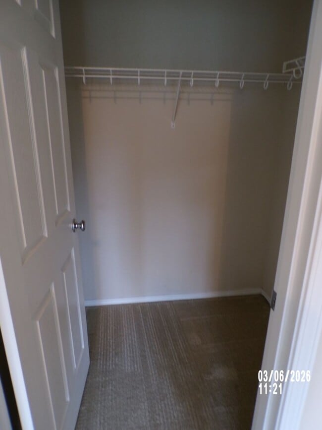 Building Photo - Newly remodeled Meadows Townhome