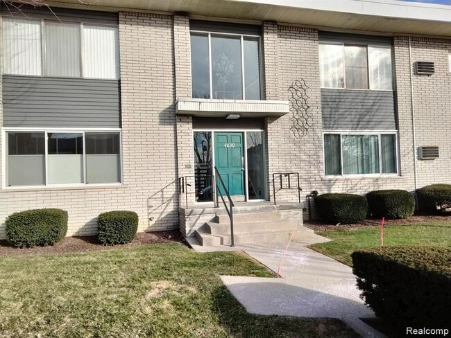 Primary Photo - 4830 Briarwood Ave