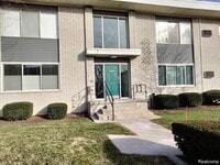 Building Photo - 4830 Briarwood Ave