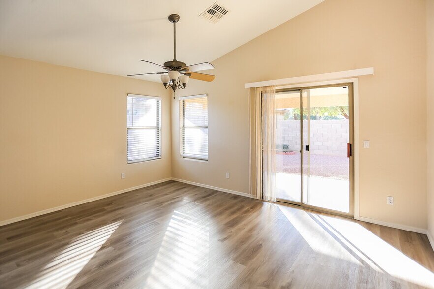 Building Photo - 2609 N 107th Ln