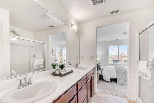 Building Photo - Spacious 3-Story Home in Rancho Cordova