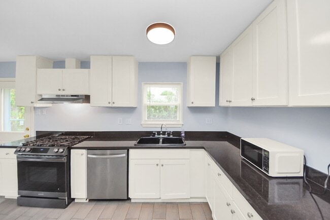 Building Photo - 6214 Diamond Ct