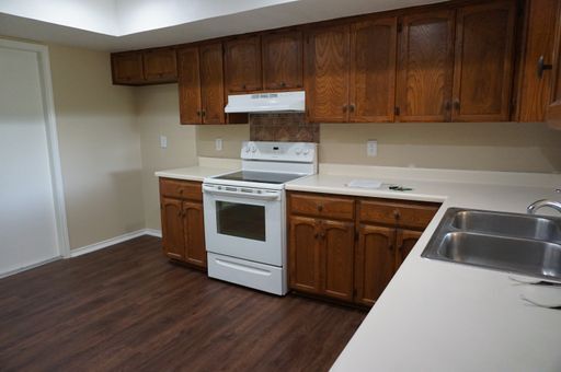 Building Photo - North Central SA - Thousand Oaks / 281 / 1604