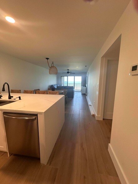 Building Photo - 7430 S Ocean Dr