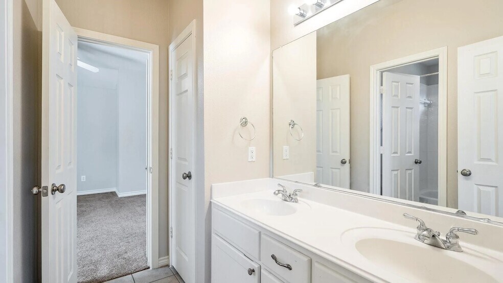 Upstair JackNJill - 4305 Orchard Gate Ln