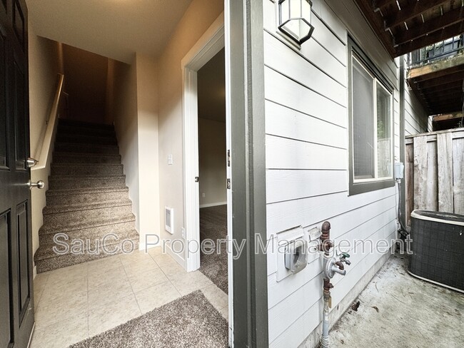 Building Photo - 10438 SW Akilean Terrace