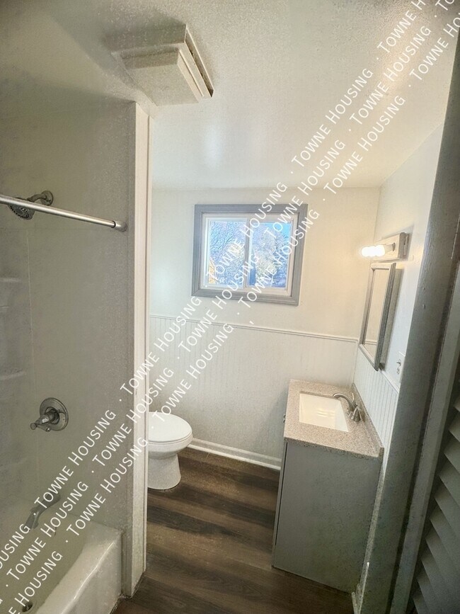 Building Photo - 24 Como Ave