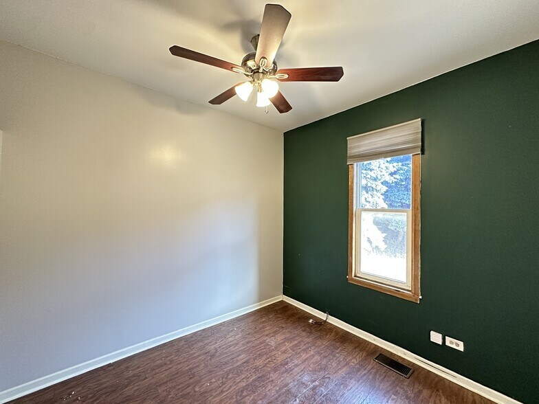 Building Photo - 2341 N Leavitt St