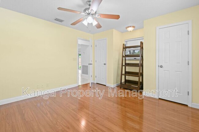 Building Photo - 244 Greymon Dr