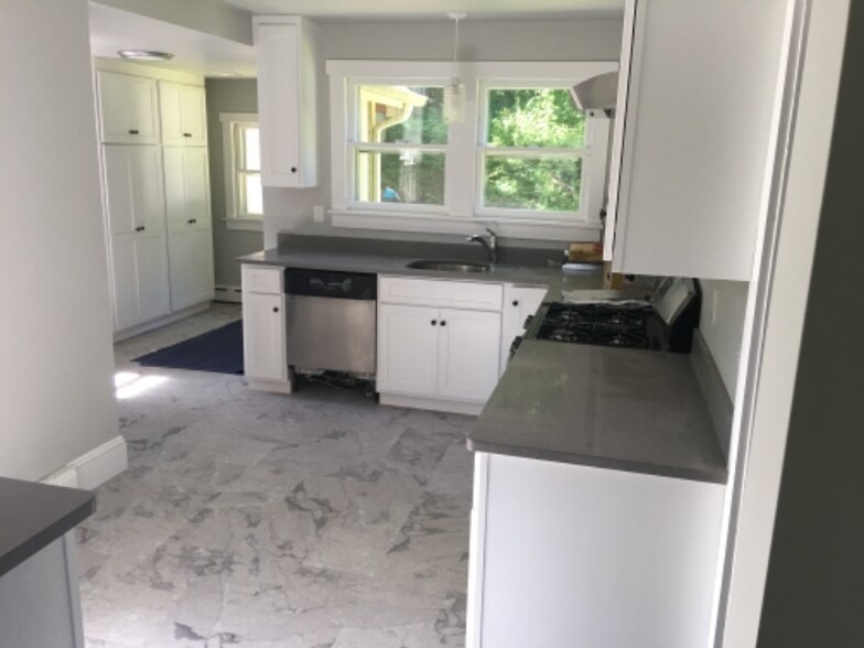 Building Photo - 137 Mountain Ave