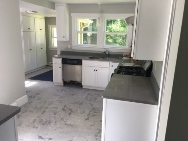 Building Photo - 137 Mountain Ave