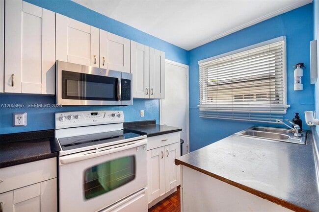 Building Photo - 39 Sidonia Ave