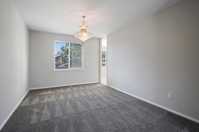 Building Photo - Huge home, recent upgrades!  Like new!